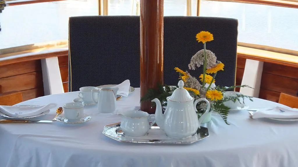 Imbarcazione Amerigo Hotel Varazze Italia