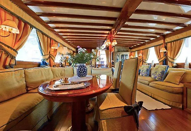 Botel Imbarcazione Amerigo Hotel Varazze Italy