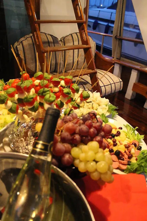 Botel Imbarcazione Amerigo Hotel Varazze